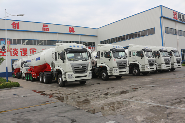 通亚汽车又一批量下灰半挂车发车！！！